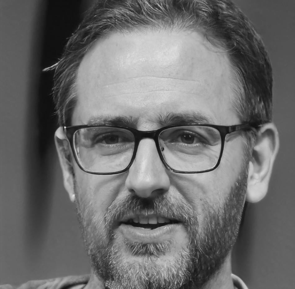 Portrait de Marc Bernard, analyste financier senior
